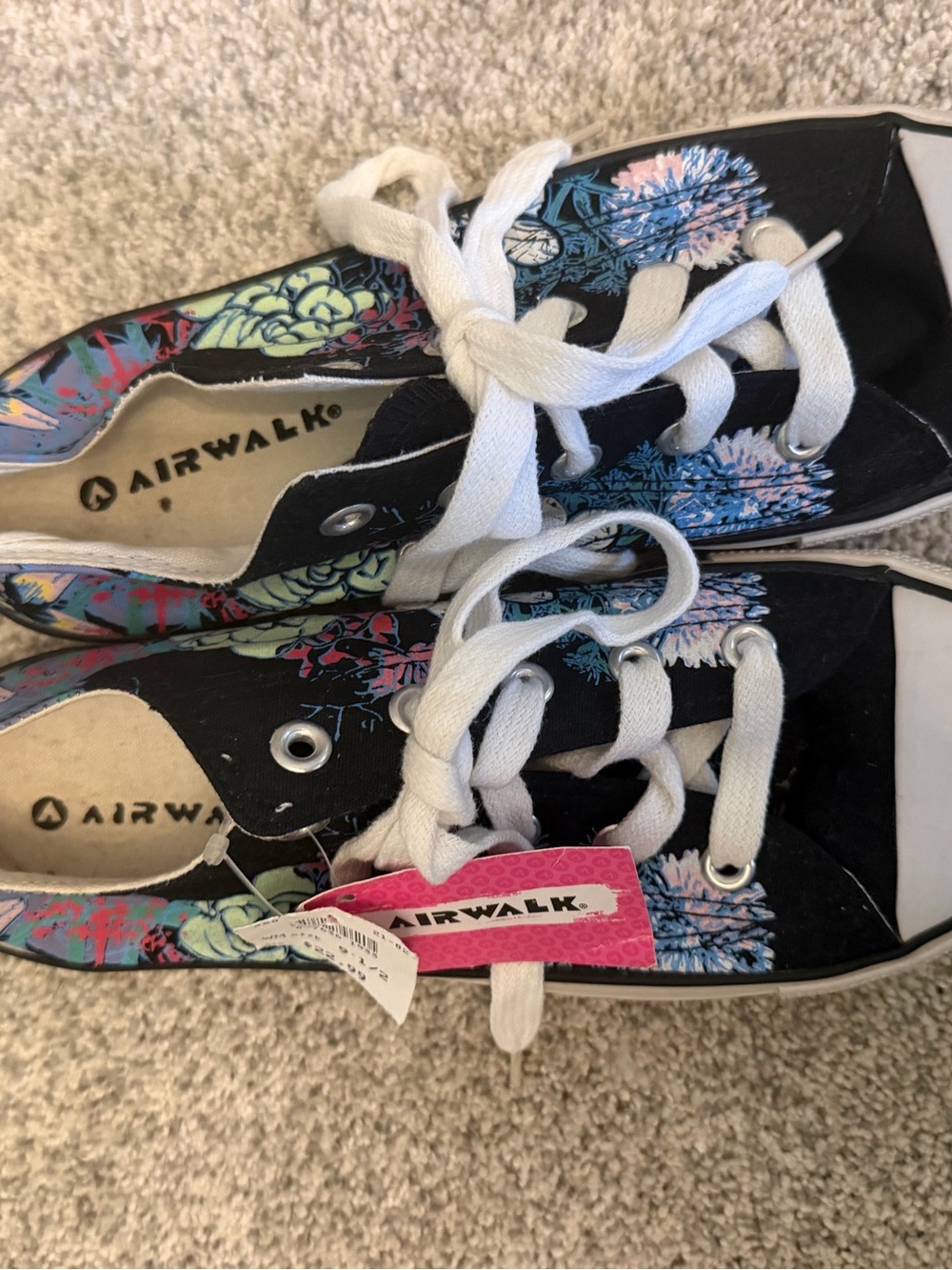 Airwalk women’s Black Cacti Low-Top Sneakers with White Laces